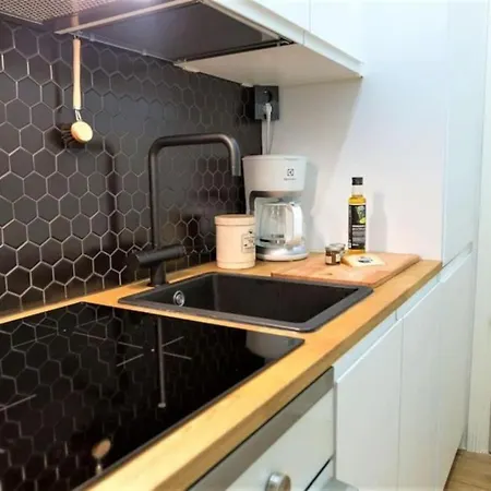 Viihtyisae & Varusteltu Keskusta-asunto Neljaelle!